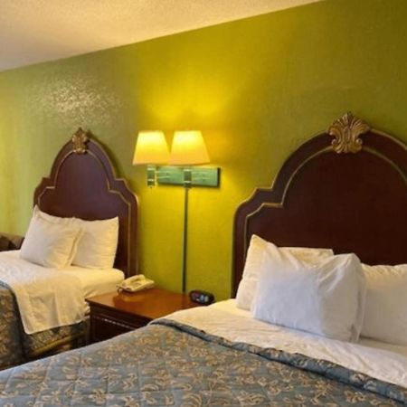 Travelodge By Wyndham Sellersburg Extérieur photo