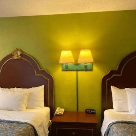 Travelodge By Wyndham Sellersburg Extérieur photo