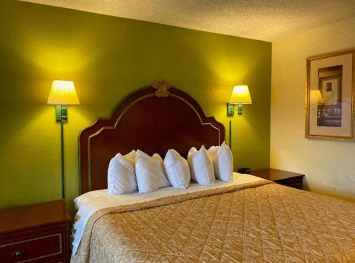 Travelodge By Wyndham Sellersburg Extérieur photo