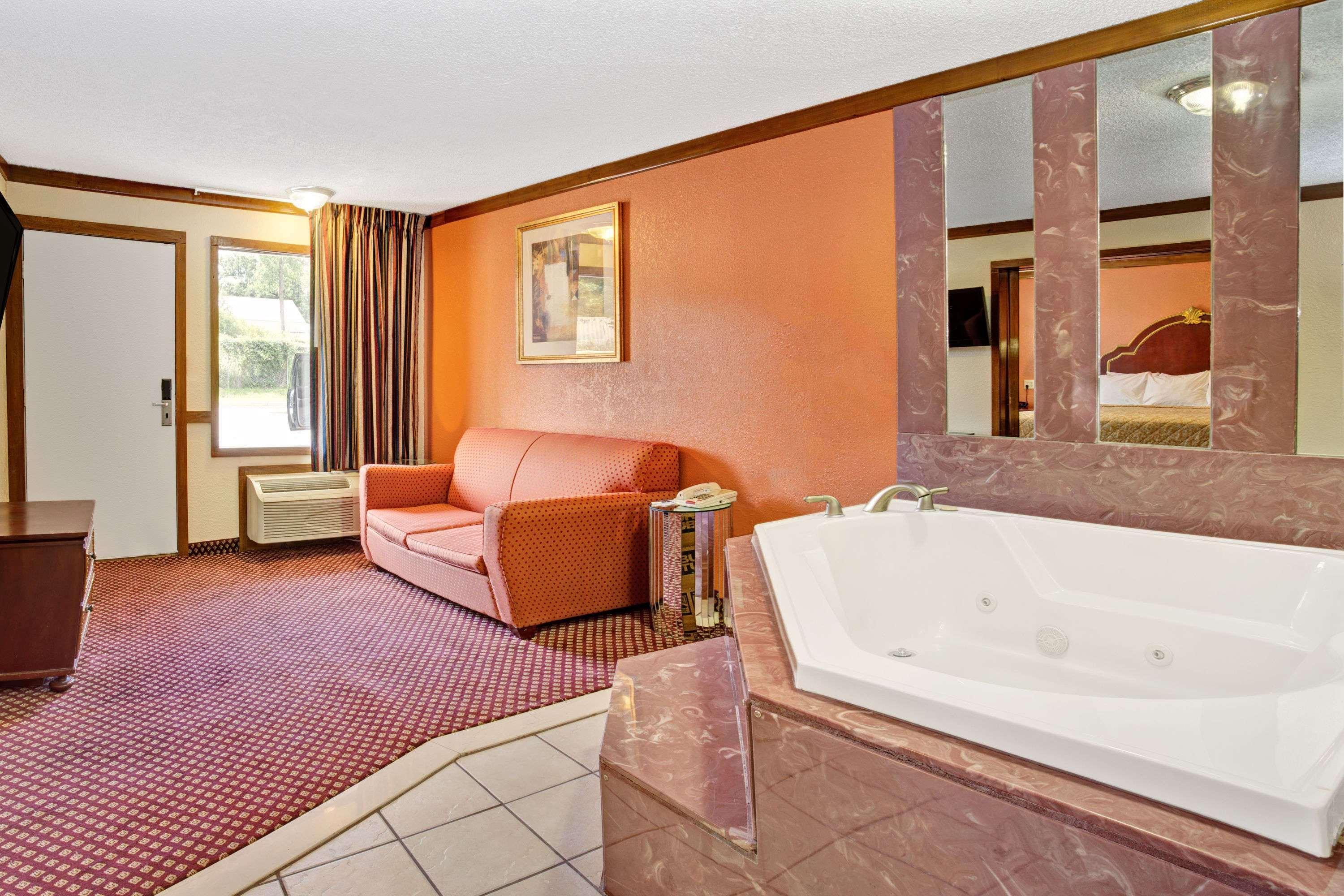 Travelodge By Wyndham Sellersburg Extérieur photo