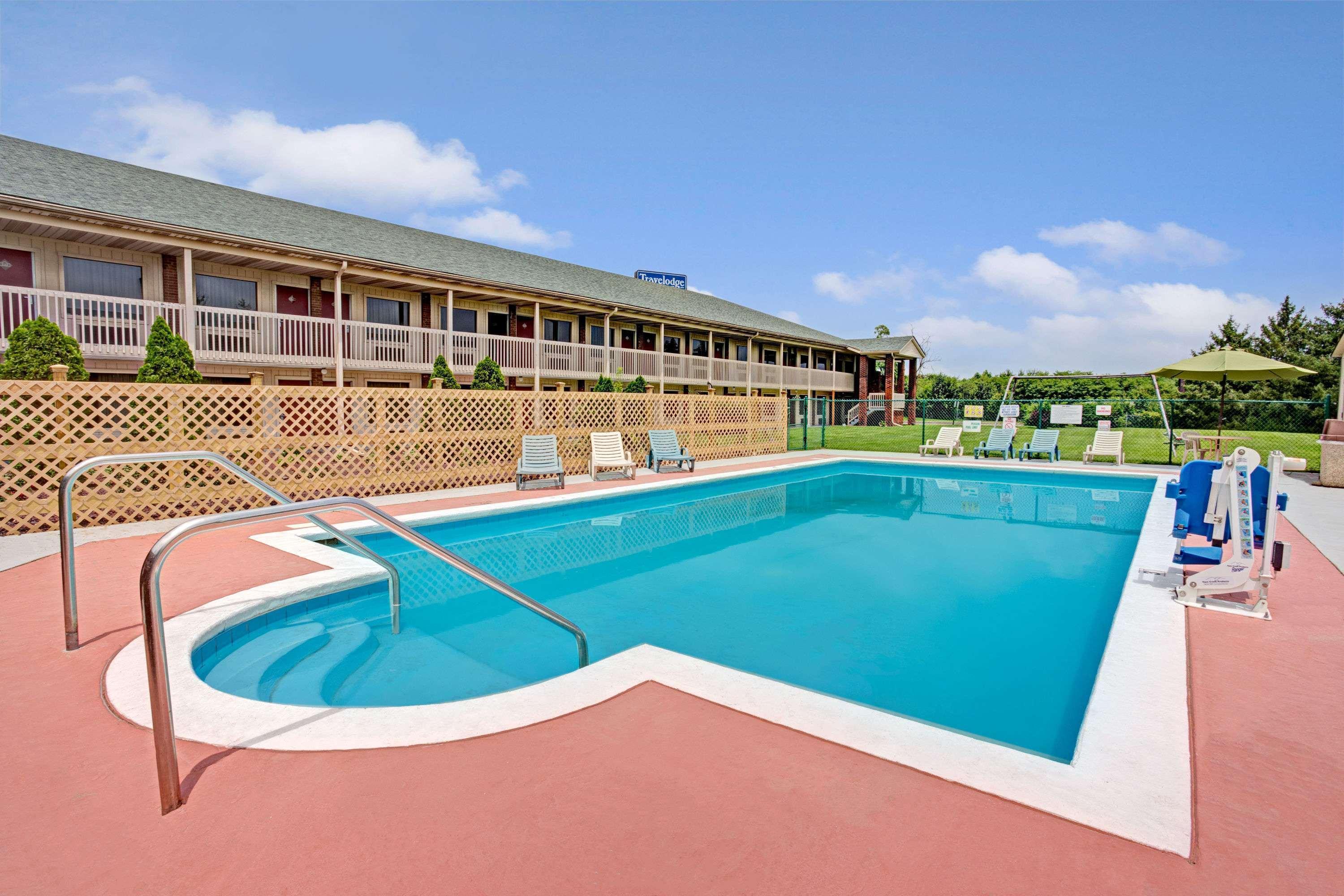 Travelodge By Wyndham Sellersburg Extérieur photo