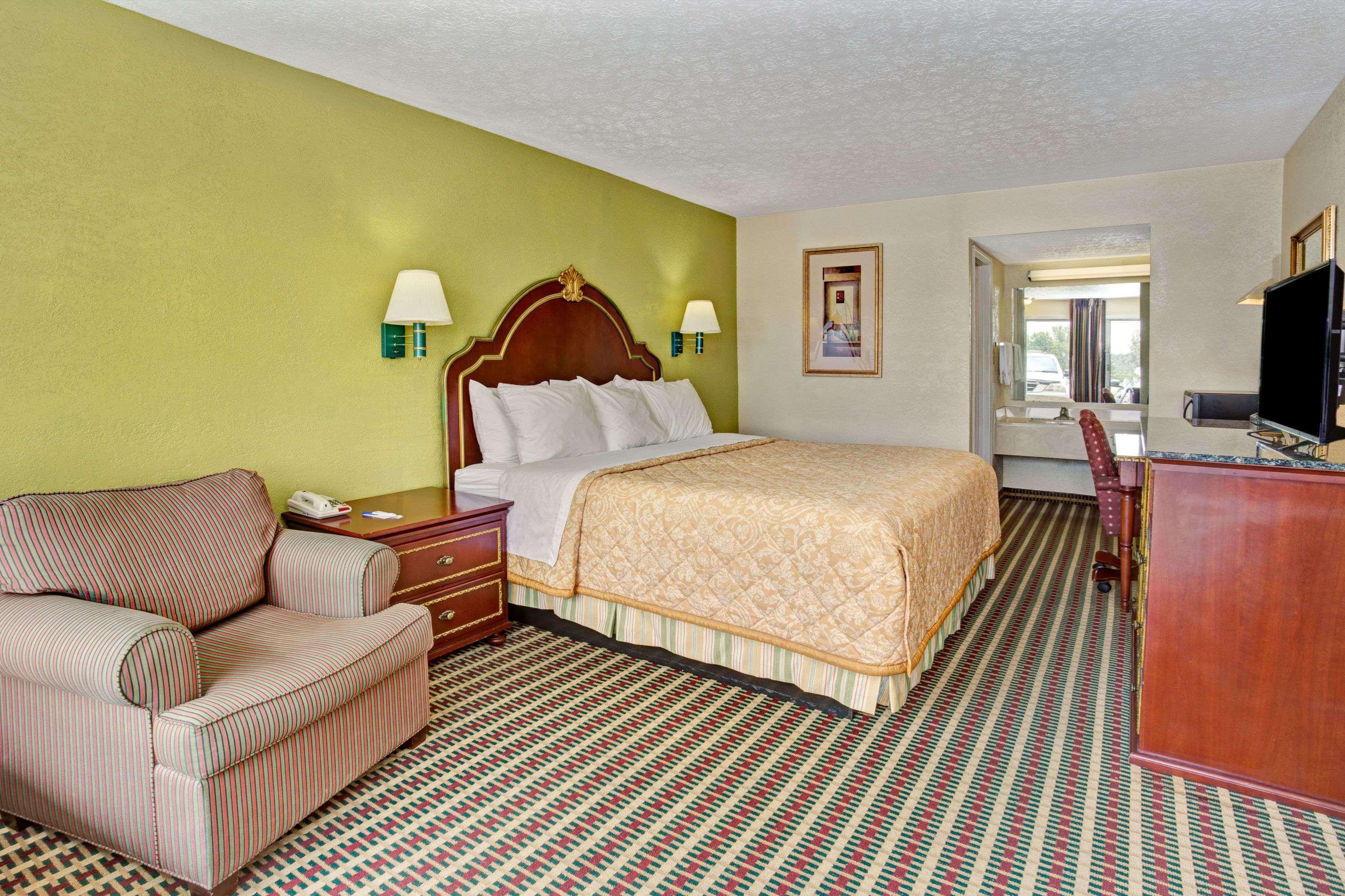 Travelodge By Wyndham Sellersburg Extérieur photo