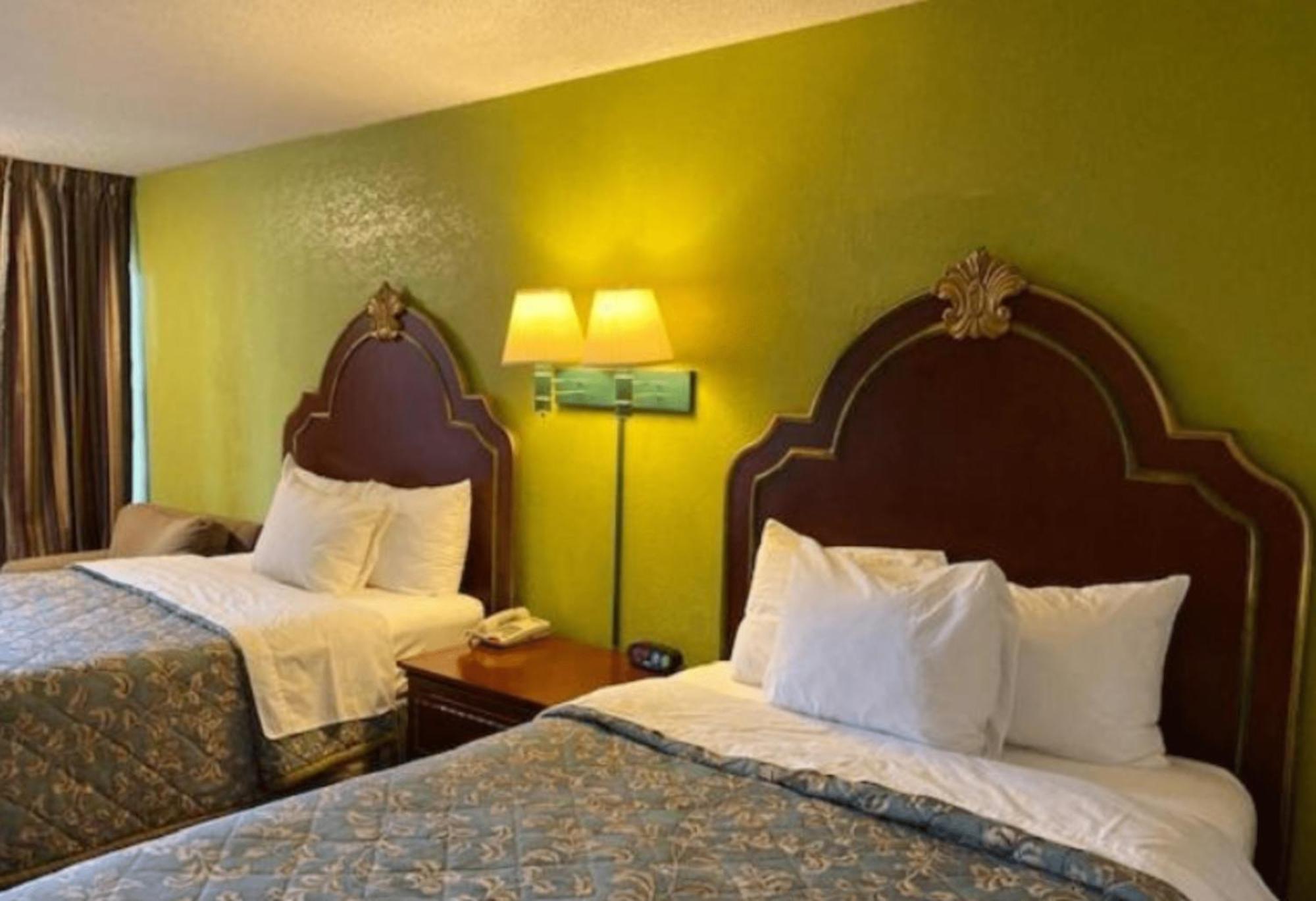Travelodge By Wyndham Sellersburg Extérieur photo
