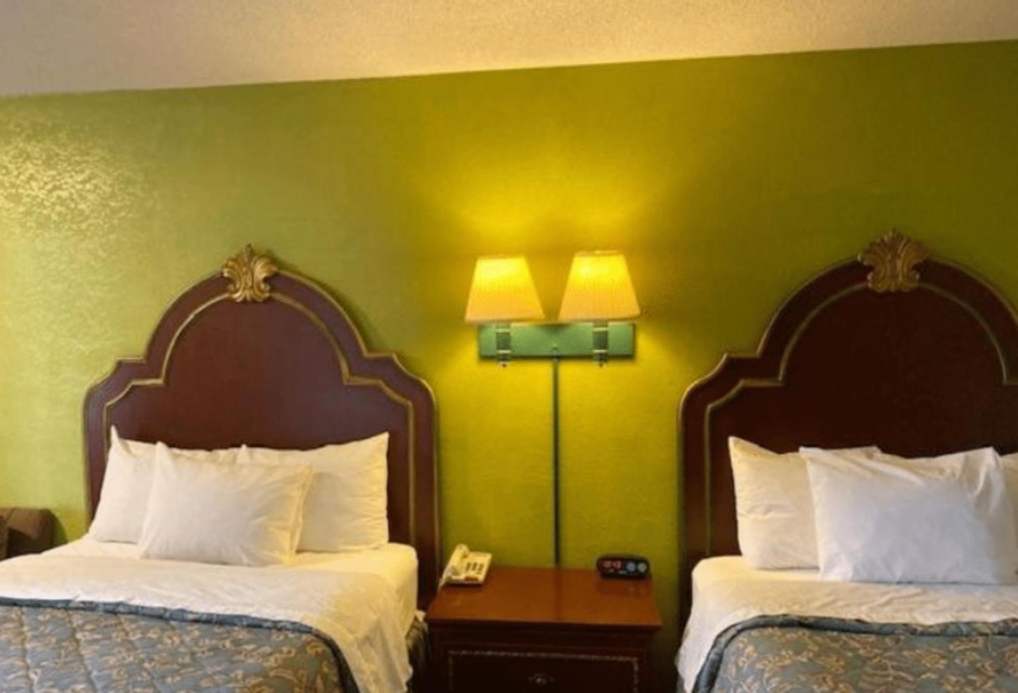 Travelodge By Wyndham Sellersburg Extérieur photo