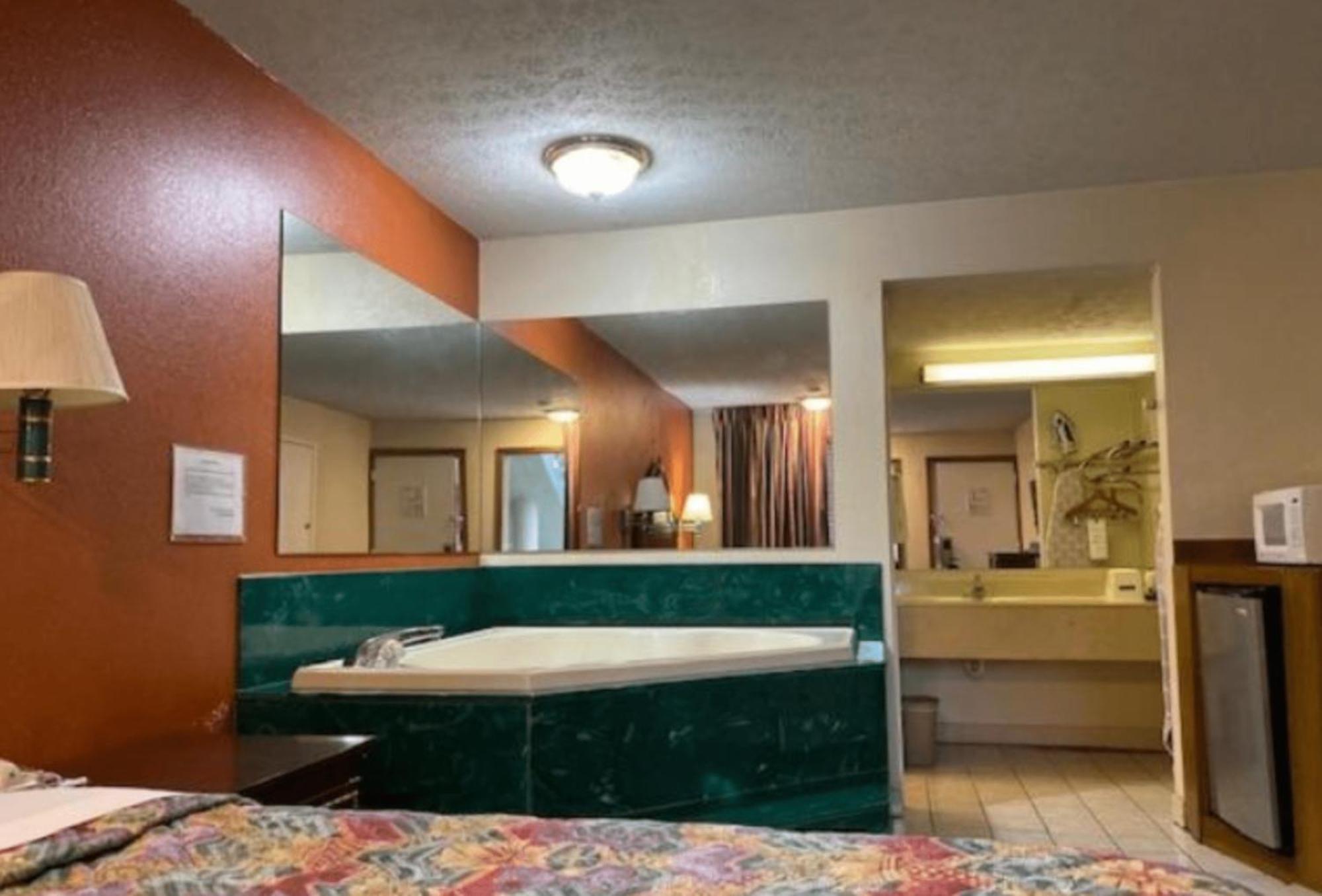 Travelodge By Wyndham Sellersburg Extérieur photo